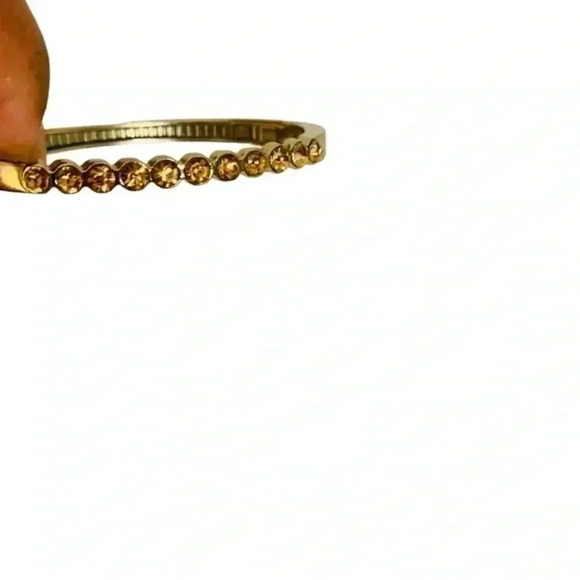 💜 3/25 Gold Tone Fashion Bangle Bracelet with Rhinestones - Picture 1 of 4